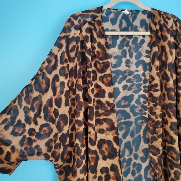 L Love Size 1X Cheetah Sheer Shawl - Picture 2 of 6